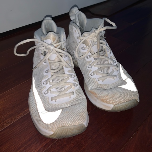 Nike Men's White Athletic Sneakers - Picture 7 of 8